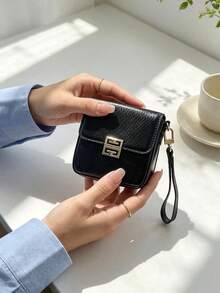 Tas Kosmetik Givenchy Parfums Logo 4G Hitam, Kantong Penyimpanan Kosmetik Portabel dengan Resleting untuk Perjalanan - Hitam - View 2