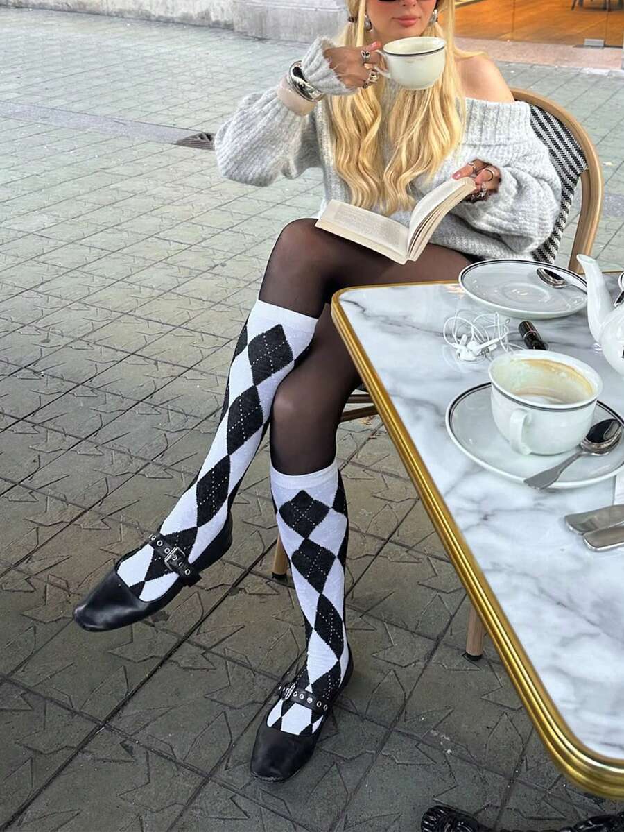 1 Pair Women's Argyle Rhinestone Knee-High Socks, College Style Diamond Pattern Knit Socks, Y2K Street Style Daily Wear Socks - Black and White - View 1