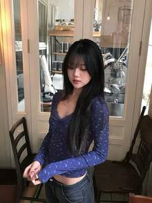 Kaos Lengan Panjang Motif Bunga Leher V Berenda Gaya Korea untuk Wanita, Model Slim Fit, Menawan, Seksi, dan Sebagai Lapisan Dalam yang Unik dan Cantik. - Warna gambar - View 4