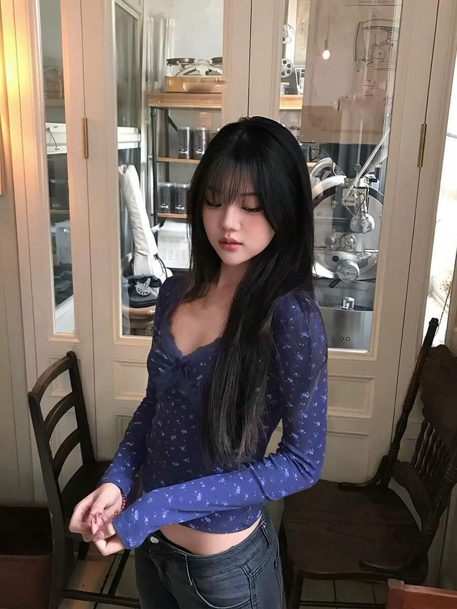 Korean Style Lace V-Neck Floral Long Sleeve T-Shirt Women Spring Slim Fit Flattering Sexy Base Layer Unique Pretty Innerwear Top - Picture Color - View 1