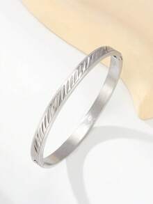 Wheat Ear Twill Engraved Buckle Bracelet, Feather Pattern Embossed, 18K Gold Plated Vintage Luxury Women's Bangle - Yum - View 6