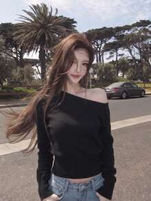 女款法式復古風不對稱肩領針織套頭上衣 秋冬寬鬆腰線長袖毛衣內搭針織上衣 - 黑色 - 查看 1