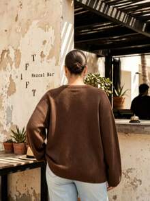 Sweater Wanita Ukuran Besar Warna Cokelat dengan Kerah Bulat, Cocok untuk Dipakai Sehari-hari di Musim Gugur dan Musim Dingin - Coklat - View 3