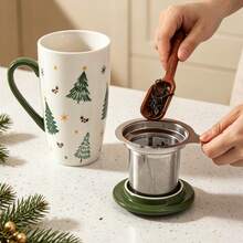 1 buah Cangkir Teh Keramik Motif Pohon Natal 490ml/16.5oz dengan Saringan Teh dan Tutup. Aman untuk Microwave dan Mesin Pencuci Piring. Cangkir Minum Keramik. Cocok untuk Teh Daun Lepas, Kopi, dan Minuman Panas. Ideal untuk Penggunaan Sehari-hari. Hadiah Natal yang Sempurna - MultiWarna - View 7