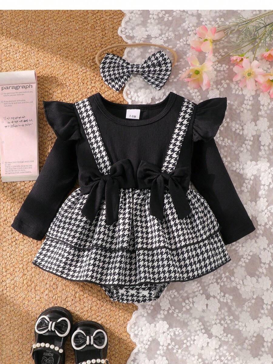 Set 2 Potong Fashion Vintage Bayi Perempuan Hitam Bertekstur Rib Kerah Bulat Lengan Flutter Lengan Panjang Lapisan Dalam Patchwork Warna Kontras Suspender Palsu Motif Houndstooth Pinggang Samping Pita Ganda Kelim Ruffle Berlapis Dress Romper Terusan + Bando Pita Houndstooth Senada - Hitam - View 1
