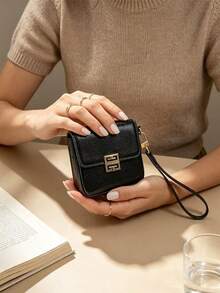 Tas Kosmetik Givenchy Parfums Logo 4G Hitam, Kantong Penyimpanan Kosmetik Portabel dengan Resleting untuk Perjalanan - Hitam - View 3