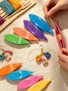 Small Plastic Eyelet Shuttles, Paired With Crochet Hooks,Portable Lace Weaving Tool. For Handmade Embroidery And Weaving Enthusiasts - Multicolor - View 3