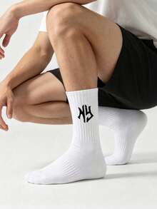 1/5 Pairs Men's White Letter Minimalist Socks, Sweat-Absorbent & Breathable, Mid-Calf Socks For Daily Wear, Running & Sports, Couple Socks, Unisex, Suitable For All Seasons - White - View 3