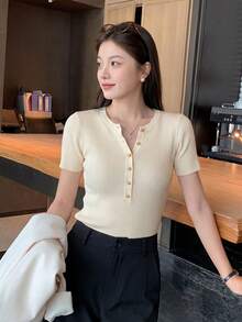 French Elegant Metal Half-Button V-Neck Short Sleeve Knit Top, Spring/Summer Design Sense Slim Fit Chic Versatile Tee For Women - Apricot - View 4