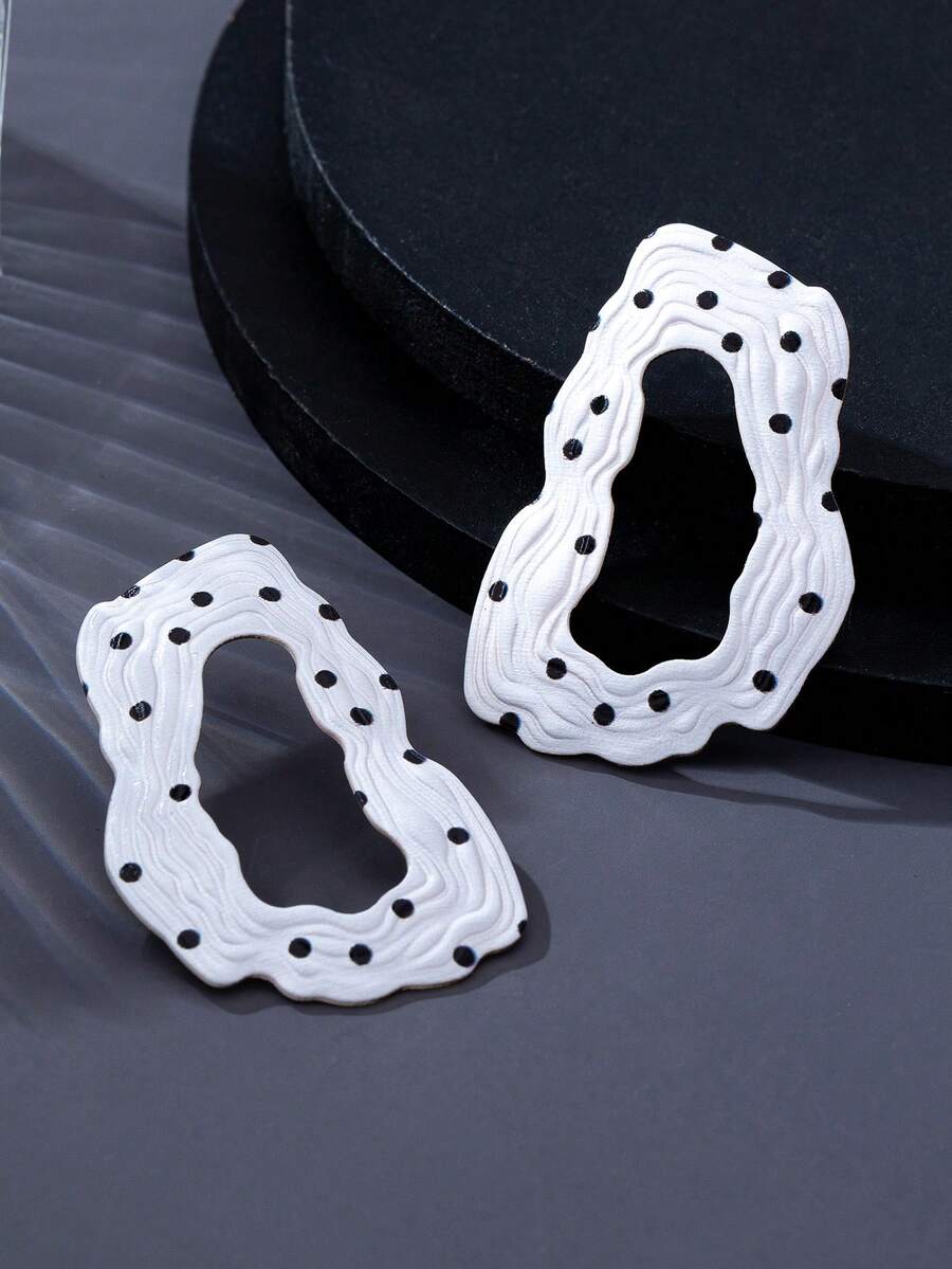 1 Pair Geometric Human Body Fashion Metal Line Earrings - White - View 1