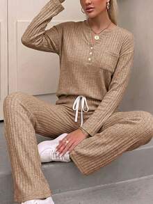 女款舒適羅紋居家服兩件套，亨利領鈕扣長袖上衣搭配抽繩高腰寬腿長褲 - 卡其色 - 查看 5