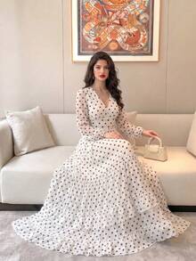 Gaun Wanita Baru Elegan Lengan Panjang dengan Hiasan Ruffle di Bagian Bawah dan Desain Patchwork Motif Polkadot Mewah Warna Putih - Putih - View 2