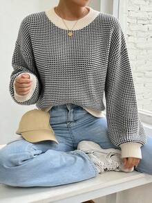 SEREN Women's Versatile Black & White Contrast Waffle Knit Sweater, Loose Fit Slenderizing Lantern Sleeve Knit Top, Suitable For Autumn/Winter - Black and White - View 2