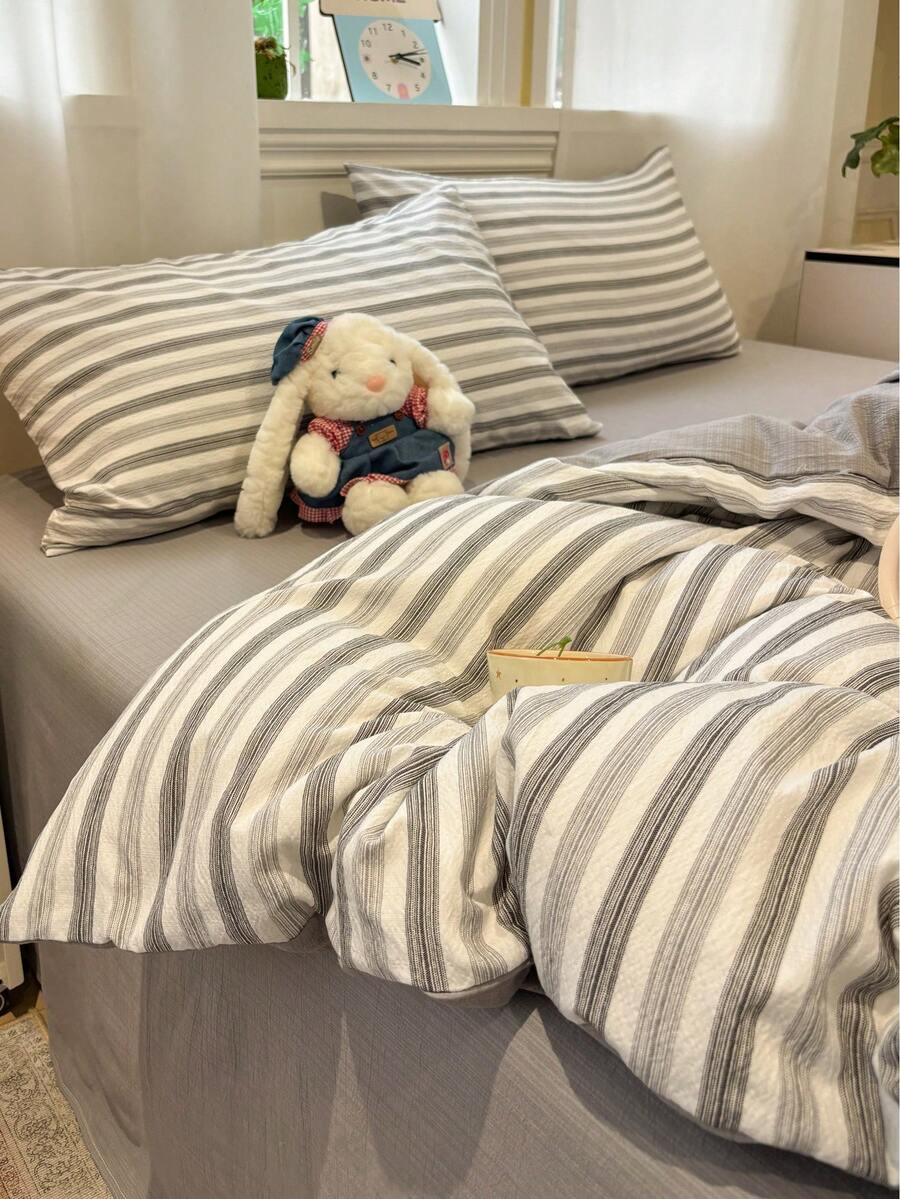 Gray Minimalist Striped 4-Piece Duvet Cover Set, Japanese Neutral Style, Synthetic Fiber Material, Includes 1 Duvet Cover, 1 Bed Sheet, 2 Pillowcases, Does Not Include Duvet Insert And Pillow Insert