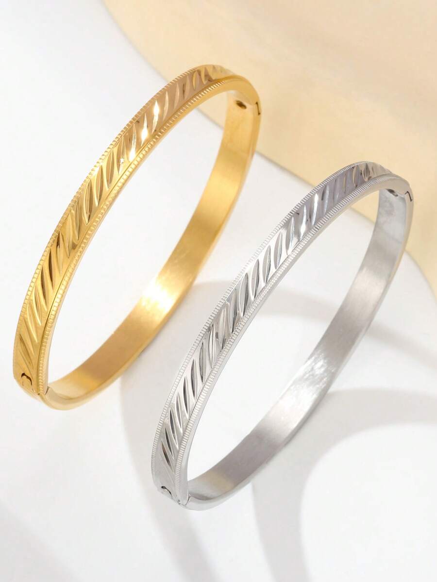 Wheat Ear Twill Engraved Buckle Bracelet, Feather Pattern Embossed, 18K Gold Plated Vintage Luxury Women's Bangle - Yum - View 1