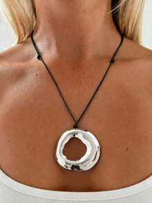 1pc Minimalist Artistic Hollow Gold Pendant Rope Necklace, Vintage Elegant Long Neck Chain, Commute Party Best Friend Gift Accessory - Geometric Shape Necklace - View 8