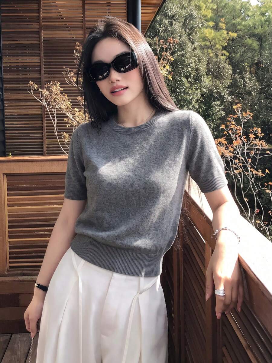 女款秋季韓式休閒灰色圓領修身短袖針織上衣,適合休閒度假外出、節慶、購物 - 灰色 - 查看 1