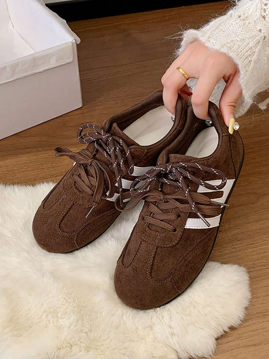 2026 New Women's Flat Lightweight Comfortable Sports Outdoor Casual Running Skate Shoes For Students - Brown - View 1