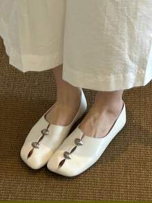 2026 春夏新款女款蝴蝶結裝飾芭蕾平底鞋 - 米色 - 查看 4