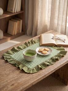 1pc Green & White Small Plaid With Olive Green Ruffle Edge Placemat, Fresh Pastoral Style Fabric Material, Rectangular Shape With Olive Green Ruffle Edge Patchwork Details, Stain-Resistant Protection For Tabletop And Decorative Enhancement, Suitable For Daily Tea Drinking And Fresh Home Decor Scenes - Green - View 1