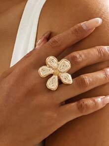 1pc Bohemian Vacation Style Raffia Asymmetrical Flower Ring, Suitable For Women's Beach Outings And Daily Outfit Matching Accessory - White - View 1