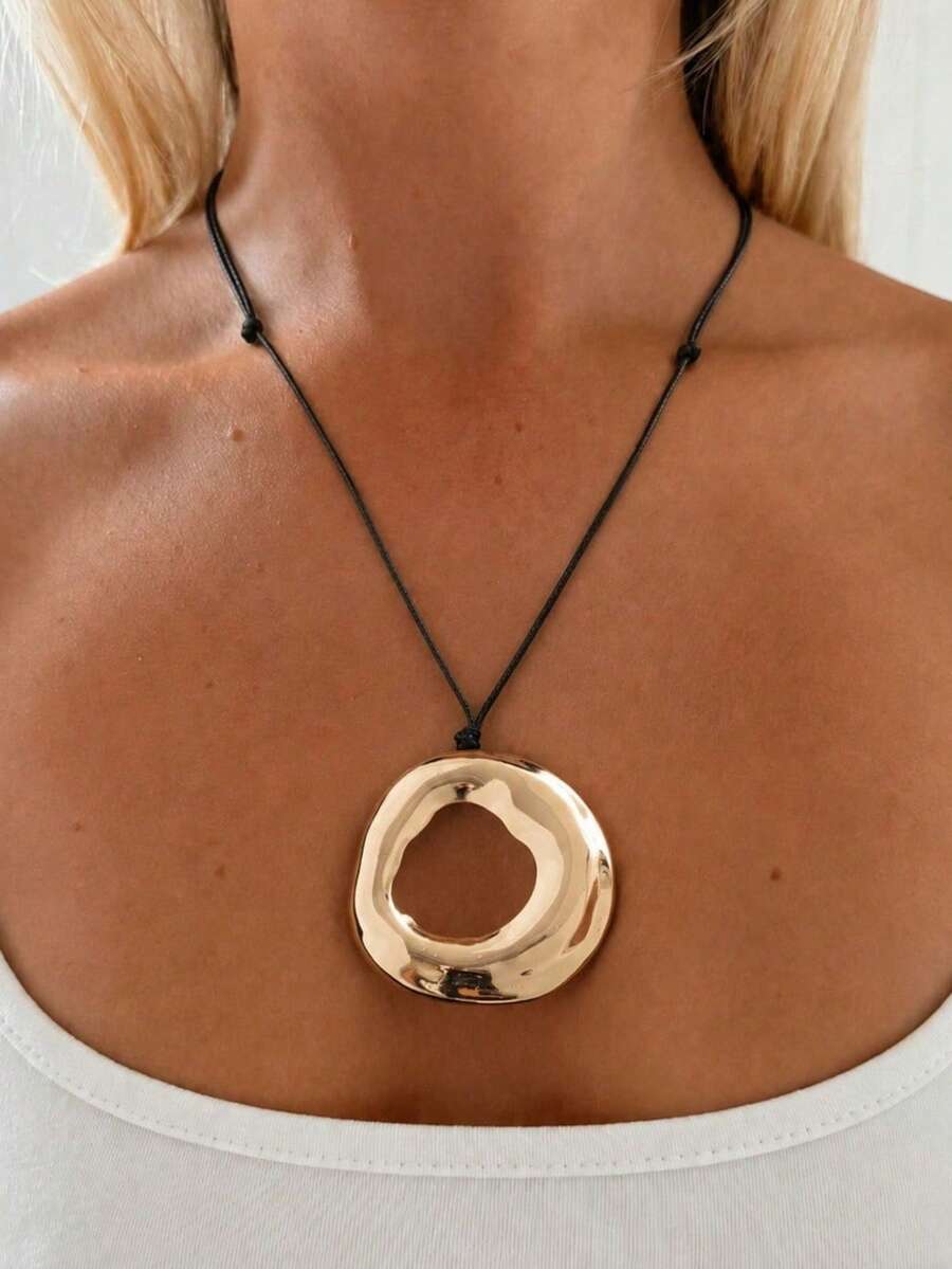 1pc Minimalist Artistic Hollow Gold Pendant Rope Necklace, Vintage Elegant Long Neck Chain, Commute Party Best Friend Gift Accessory - Geometric Shape Necklace - View 1