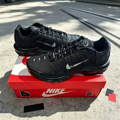 Nike Air Max Plus Schwarz Herren Low Sneaker Retro Laufschuh Mesh Oberfläche TN Dämpfung Klassisch Alltag
