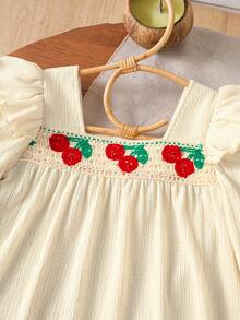 Setelan Atasan Ruffle Bordir Cherry dan Celana Jeans Denim untuk Anak Perempuan, 2 Potongan Pakaian Lucu dengan Rumbai Cherry di Bagian Bawah untuk Musim Semi dan Gugur - MultiWarna - View 4
