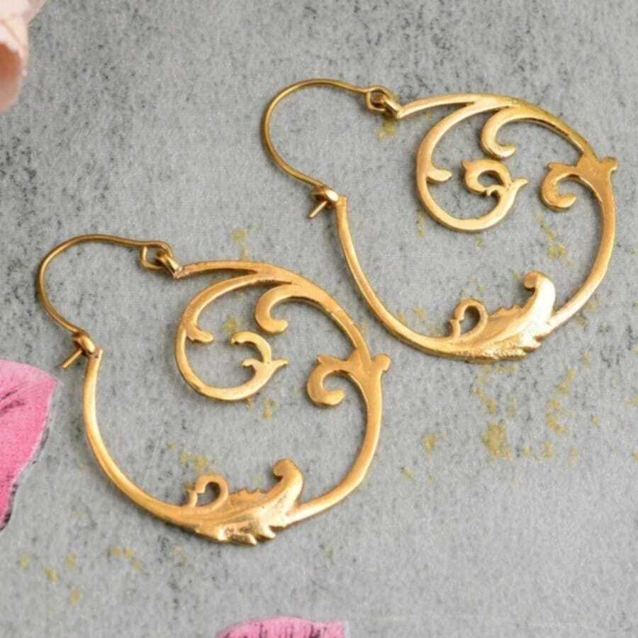 Fashionable Women's Hoop Earrings, Hollow Design, Elegant Jewelry Accessory For Parties - Gold - View 1
