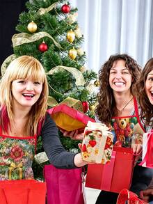 2/4pcs Christmas Apron With Christmas Tree And Santa Claus Pattern. Suitable For Kitchen Cooking, Festivals And Parties. It's Also A Great New Year Gift To Give To Friends. - Multicolor - View 4