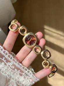 金色錶殼深棕色錶盤鏤空方形鏈條金屬錶帶優雅精緻女士石英腕錶適合日常佩戴 - 金色 - 查看 3