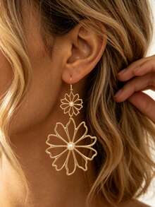 1 Pair Elegant Fashionable French Style Large Hollow Flower Shape Dangle Earrings, Essential Accessory For Date And Commute - Golden Yellow/White - View 1