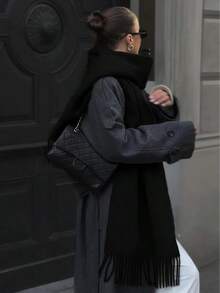 1件女款極簡純色常規款仿羊絨圍巾，適合季節過渡日常穿著，防風保暖，秋冬款 - 黑色 - 查看 4