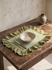 1pc Green & White Small Plaid With Olive Green Ruffle Edge Placemat, Fresh Pastoral Style Fabric Material, Rectangular Shape With Olive Green Ruffle Edge Patchwork Details, Stain-Resistant Protection For Tabletop And Decorative Enhancement, Suitable For Daily Tea Drinking And Fresh Home Decor Scenes - Green - View 2