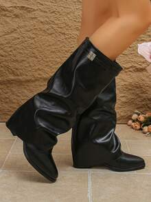 Sepatu Bot Setinggi Lutut Wanita Modis Musim Gugur/Dingin dengan Hak Tebal dan Desain Gesper, Ujung Lancip Nyaman dan Detail Kerut. - Hitam - View 4