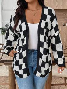 Cardigan Rajut Longgar Kasual Motif Kotak-kotak Ukuran Plus untuk Wanita, Model Terbuka di Bagian Depan - Hitam dan Putih - View 2