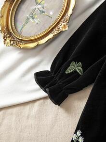 1pc Baby Girl Peter Pan Collar Green Velvet Butterfly Daisy Embroidered Vintage A-Line Black Dress - Black - View 5