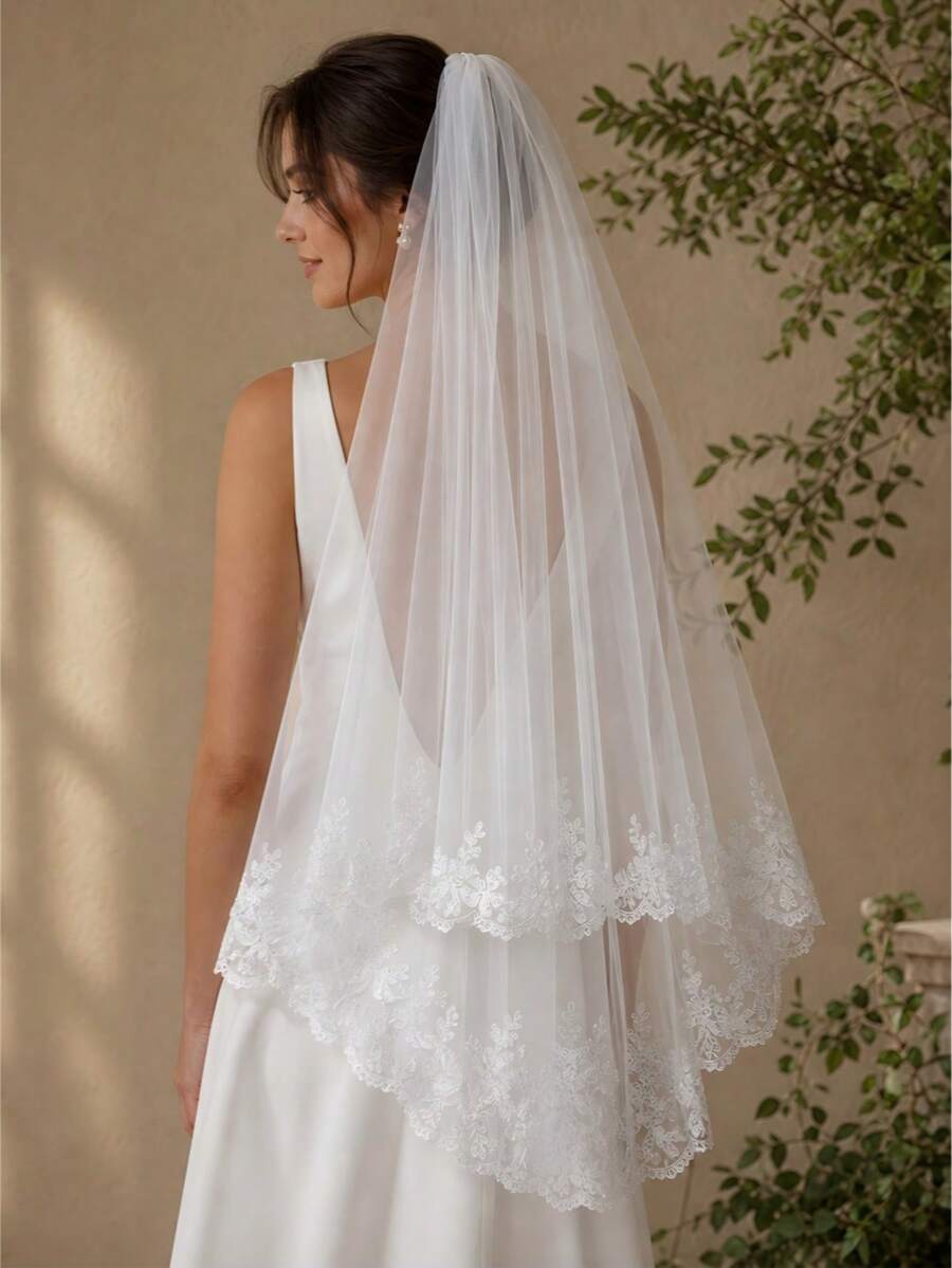 1pc White Lace Short Double-Layer Fingertip Length Wedding Veil With Metal Hair Comb