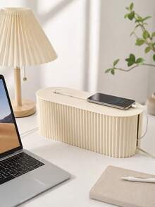 صندوق إدارة الكابلات بسعة كبيرة مع غطاء، صندوق منظم لإخفاء شريط الطاقة، تصميم مخرج طويل، يمكن تخزين أشرطة الطاقة والشواحن وكابلات USB وملحقات الشحن، مناسب لمكتب العمل ومكتب الدراسة وطاولة السرير الجانبية وخزانة التلفاز في غرفة المعيشة وإدارة الكابلات وتخزين المكتب المنزلي - متعدد الألوان - مشاهدة 15