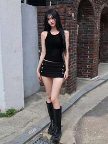 شورتات نسائية قصيرة مستقيمة من قماش محبوك بتفاصيل أزرار، بقصة ضيقة مرنة، Top Dazzle Chic - الأسود - مشاهدة 5