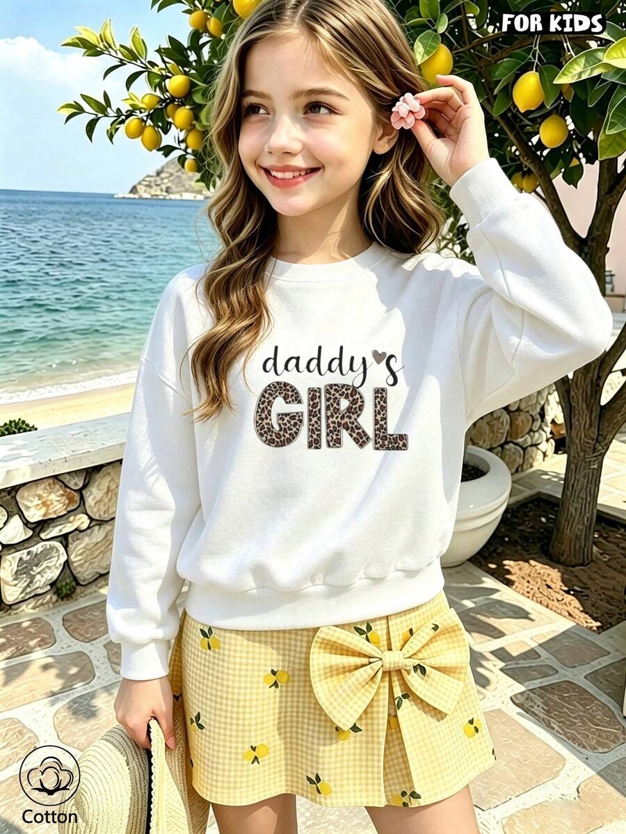 كنزة كاجوال للبنات بطبعة حروف "daddy's GIRL" بنقشة جلد النمر، قميص قطني بياقة دائرية وأكمام طويلة - أبيض - مشاهدة 1