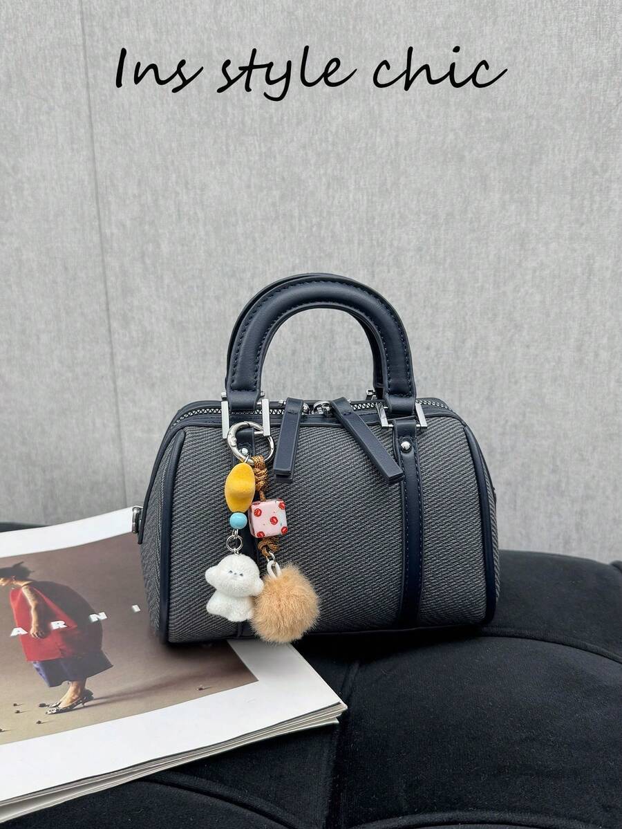 女款迷你波士頓肩背包,美拉德復古小包,附毛絨娃娃與毛球吊飾,荔枝紋 PU 布料,拉鍊開合,可拆卸長肩帶,可愛手提斜跨枕包 - 藍色 - 查看 1