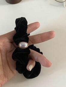 topshiny New Minimalist Black Velvet Scrunchie Hair Tie Elegant Hair Band Exquisite Hair Rope Versatile Elastic Hair Accessory 1pc - Multicolor - View 8