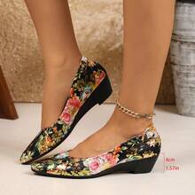 Women's Vintage Chinese Style Floral Print Wedge Heel Slip-On Shoes, Satin Low Heel Commuter Anti-Slip Shoes - Black Floral - View 11