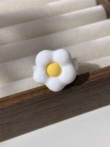 White 5-Petal Acrylic Ring, Fried Egg And Daisy Design, Minimalist And Cute, Gift For Friends And Girlfriend To Express Affection - White - View 9