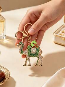 Móc khóa mặt dây chuyền lạc đà và cây dừa sáng tạo, móc khóa lạc đà đính đá rhinestone bóng loáng nhiều màu, thiết kế độc đáo, phụ kiện túi xách thời trang nhẹ nhàng, phù hợp cho túi và chìa khóa, mặt dây trang trí phong cách sa mạc Trung Đông, móc khóa ô tô, phù hợp dùng hàng ngày, hẹn hò, nghỉ dưỡng và du lịch, quà tặng hoàn hảo cho ngày tựu trường, Giáng Sinh, Halloween hoặc Lễ Phục Sinh, quà tặng lý tưởng cho người du lịch và những người yêu thích văn hóa Ả Rập - Nhiều màu - Xem 3