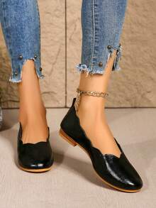 Women's Vintage Round Toe Flat Slip-On Shoes With Wavy Edge, Low Vamp, Casual Commuter Shoes For Spring And Autumn - Black - View 2