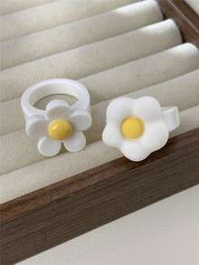 White 5-Petal Acrylic Ring, Fried Egg And Daisy Design, Minimalist And Cute, Gift For Friends And Girlfriend To Express Affection - White - View 7