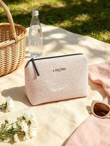Lancôme Tas Kosmetik Lancome Berwarna Pink dengan Tekstur Anyaman, Tas Makeup dengan Resleting dan Logo Merek, Portabel dan Tahan Lama, Cocok untuk Penggunaan Pribadi dan Hadiah, LANCOME‑GIFT‑18 - Baby Pink - View 3