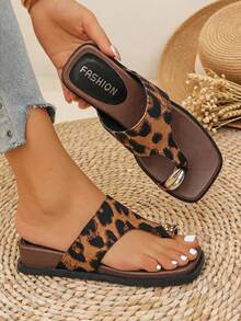 Sandal Wanita Model Wedges Sol Tebal Model Baru 2026, Sandal Pantai Slip-On Terbuka Musim Panas yang Cocok Dipadukan dengan Gaun - Motif macan tutul - View 6